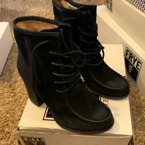 Frye Parker moc toe lace up distressed oil rub suede booties 8 medium